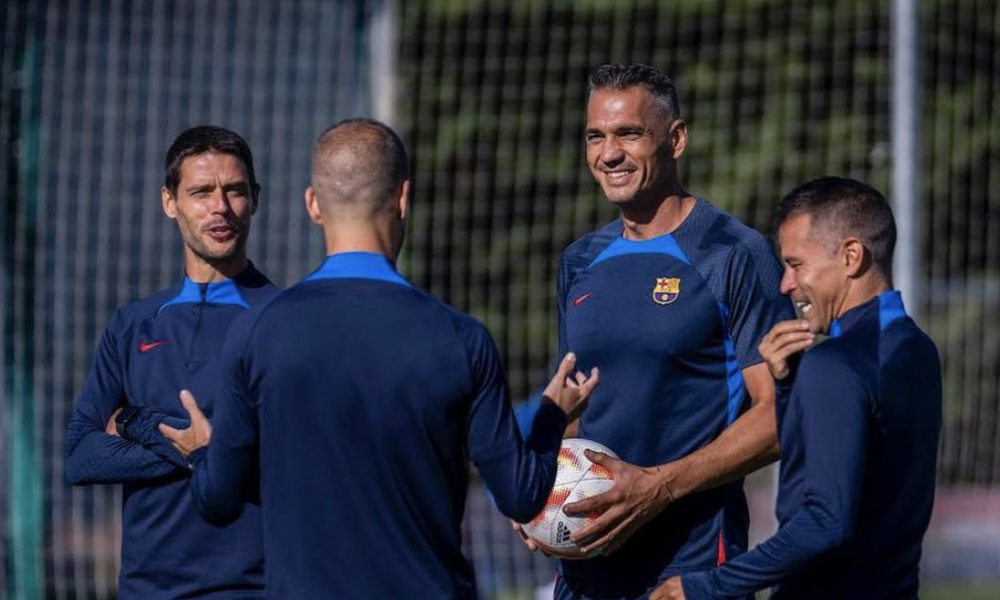 José Bermúdez, a la dreta de la imatge, en un entrenament del Juvenil A del Barça