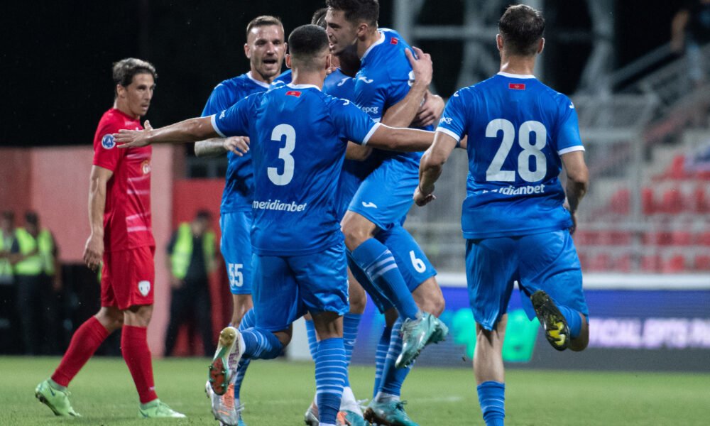 Un moment del partit entre el Sutjeska i l'FC Santa Coloma