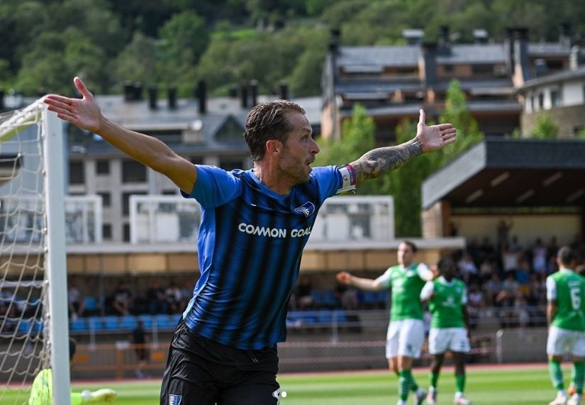 Adri Gallego celebrant el primer gol de l'Inter