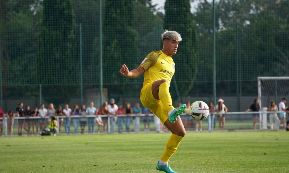 Iker Benito en un moment del partit al camp del Tolosa