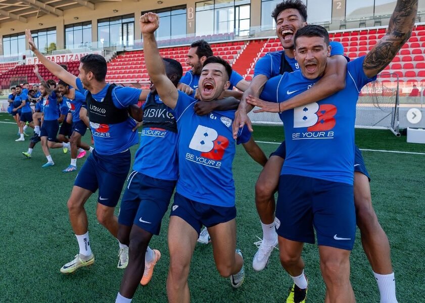 Un instant de l'entrenament previ al partit davant el Partizani /ACE