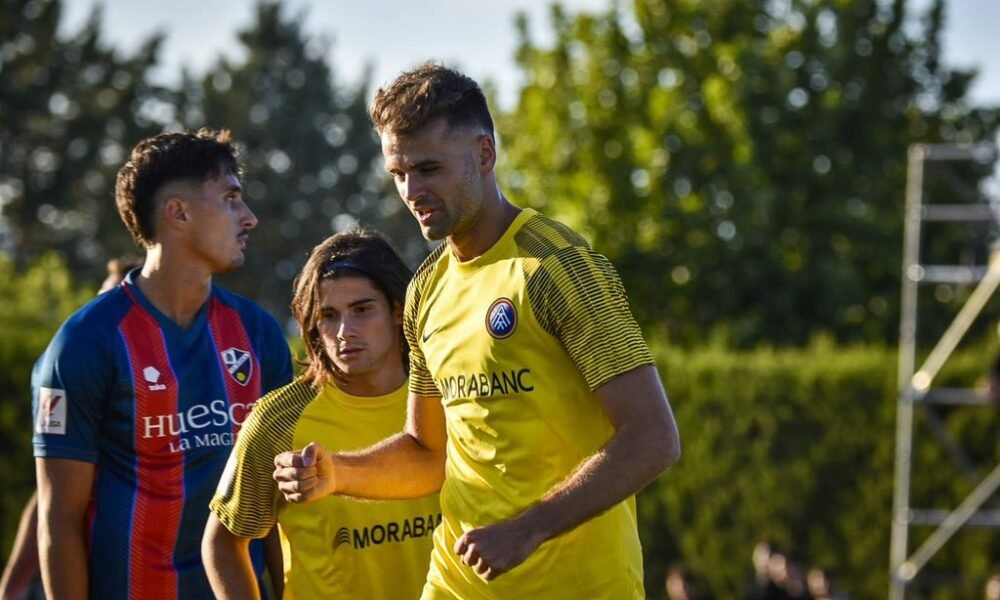 Adriá Vilanova celebrant el gol de l'Andorra davant l'Osca