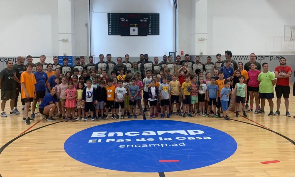 El Barça d'handbol al comú d'Encamp.