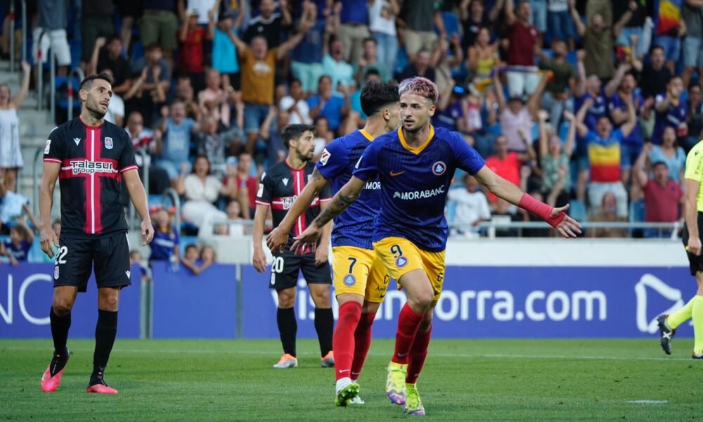 Manu Nieto celebrant un dels seus tres gols ahir / FC ANDORRA