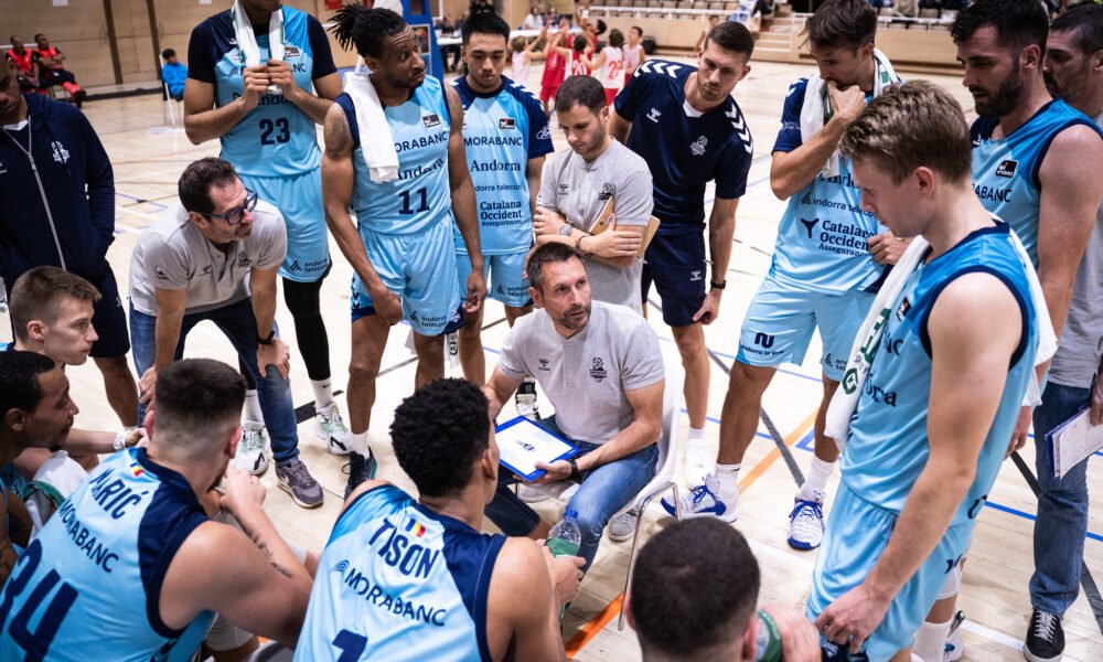 l'equip en l'amistòs de pretemporada davant el joventut