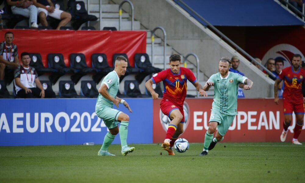 Berto Rosas en un acció del partit davant Bielorússia / FAF