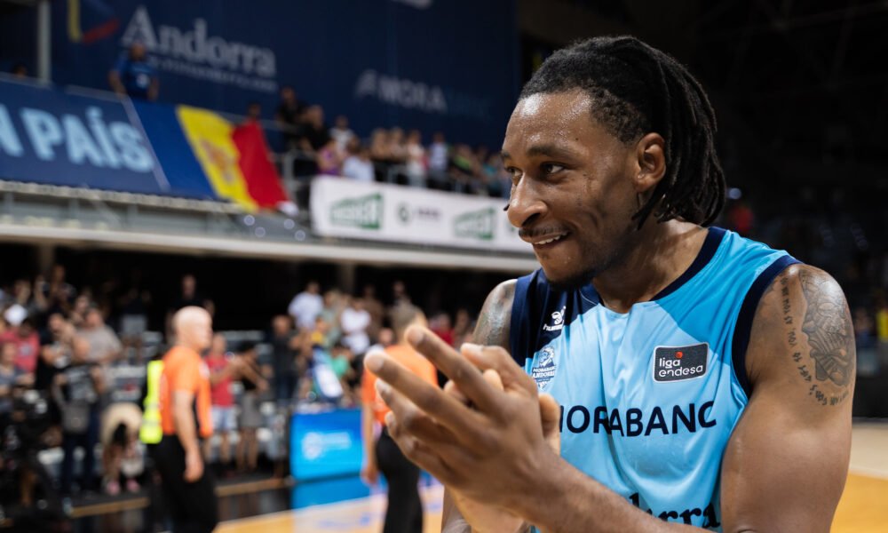 Stan Okoye celebrant la victòria davant el Zunder Palència / BCA