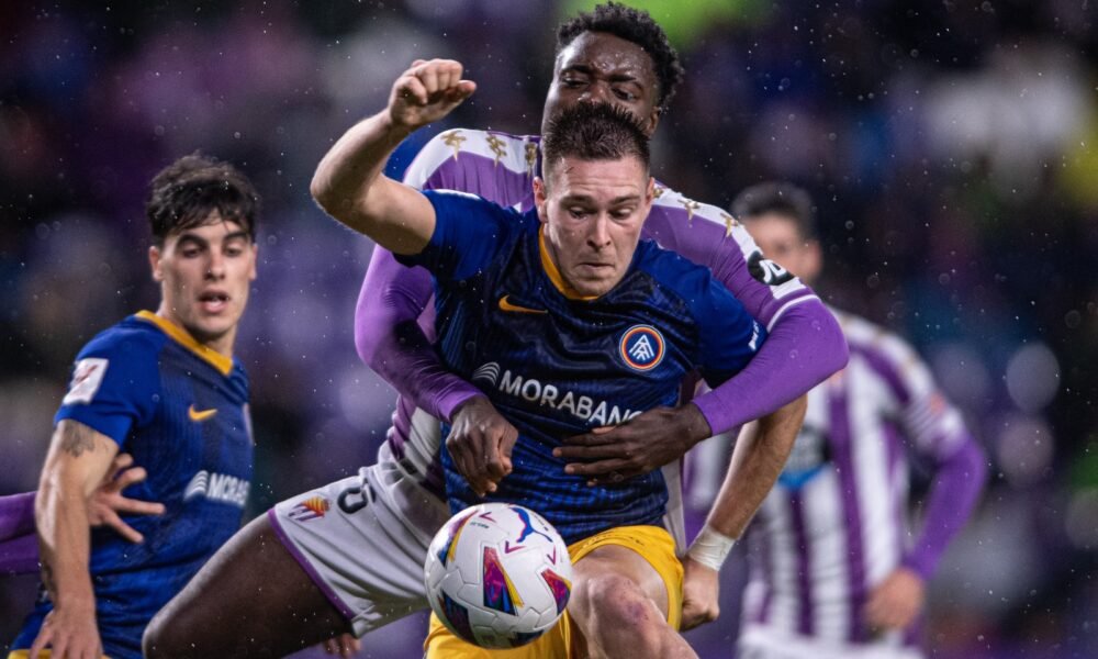 Un instant del partit entre el Real Valladolid i l'FC Andorra / FCA