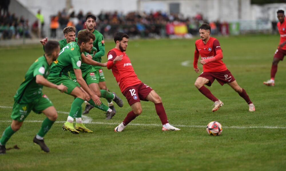 Un instant del partit entre l'Astorga i l'FC Andorra / FCA