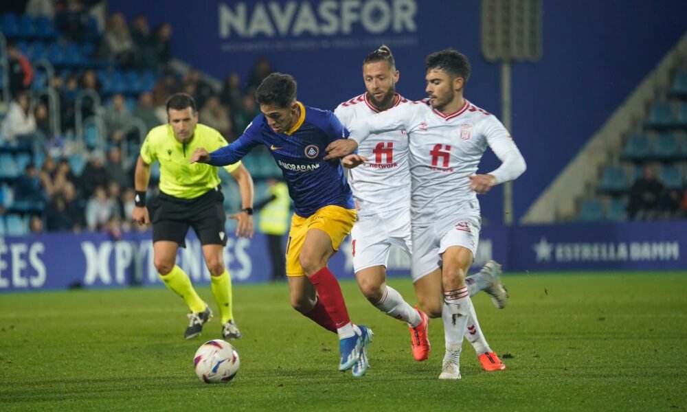 Álvaro Martín, en un instant del partit davant l'Eldense / FCA