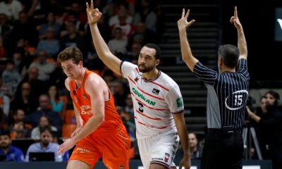 La celebració d'un jugador del Granada ahir a la Fonteta / ACB