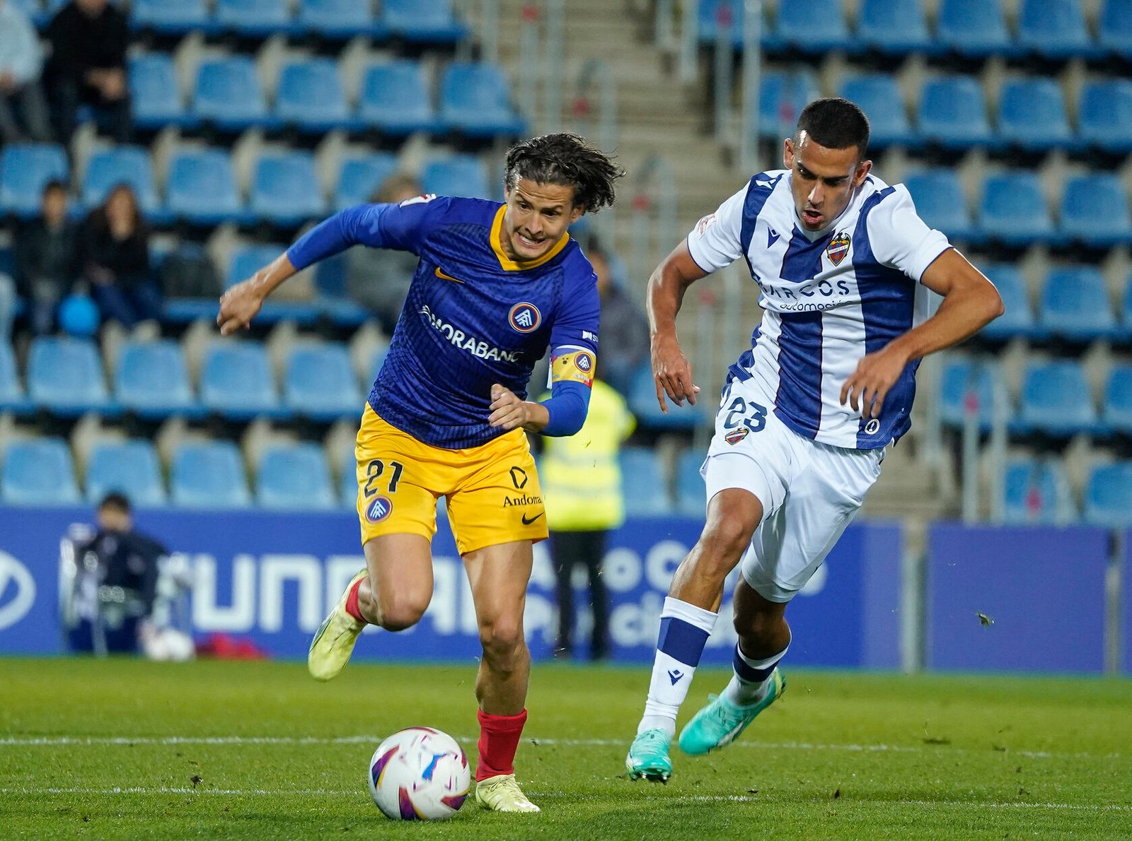 Una imatge del partit d'anada entre l'Andorra i el Llevant