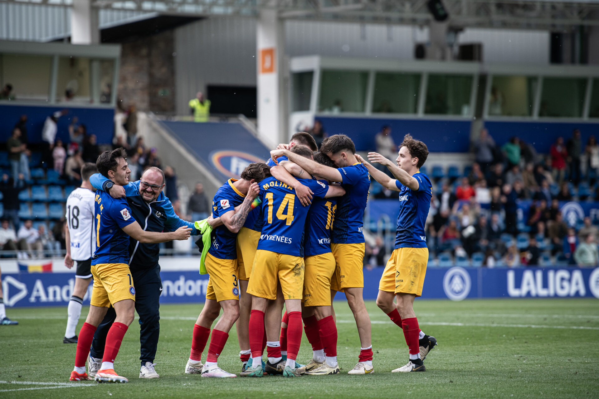 Els jugadors de l'Andorra celebrant el gol de Karrikaburu / FCA