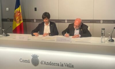 L'acte de signatura entre el cònsol de la capital i del president del CN Sant Andreu