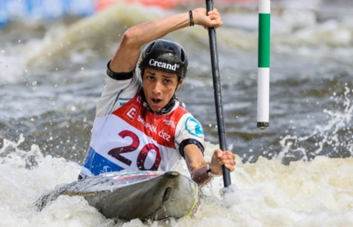 Mònica Doria en una prova de canoa a Praga / Planet Canoe