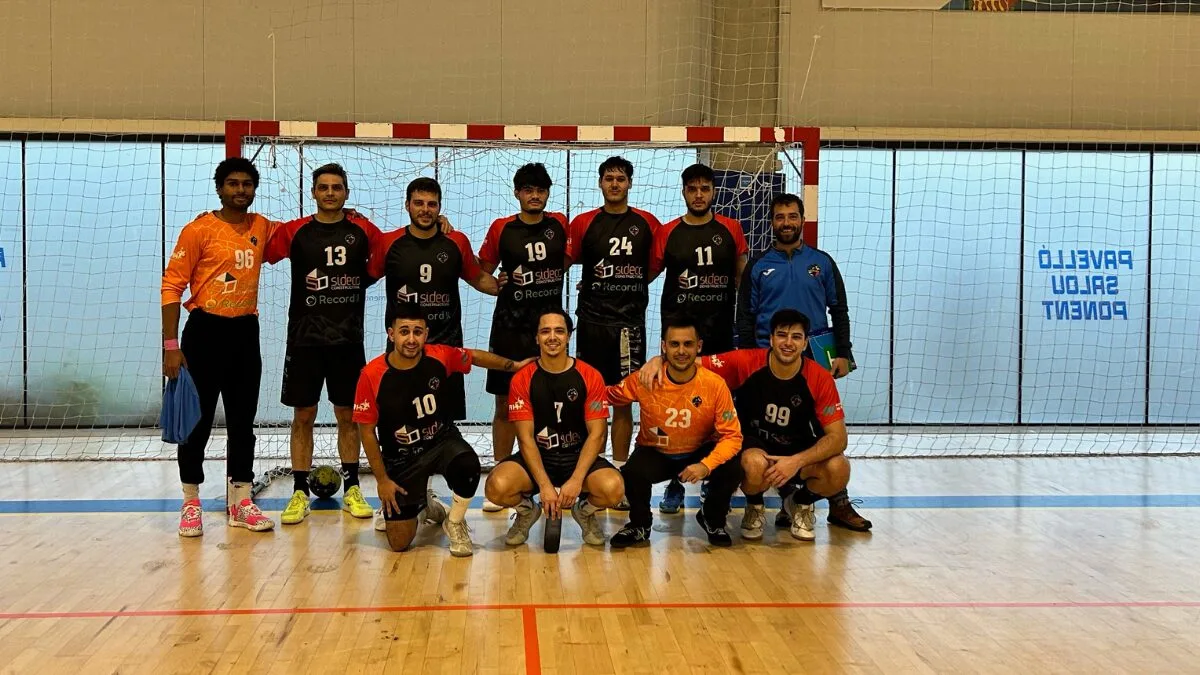 L'Handbol Serradells abans del duel davant el Salou / HC Serradells